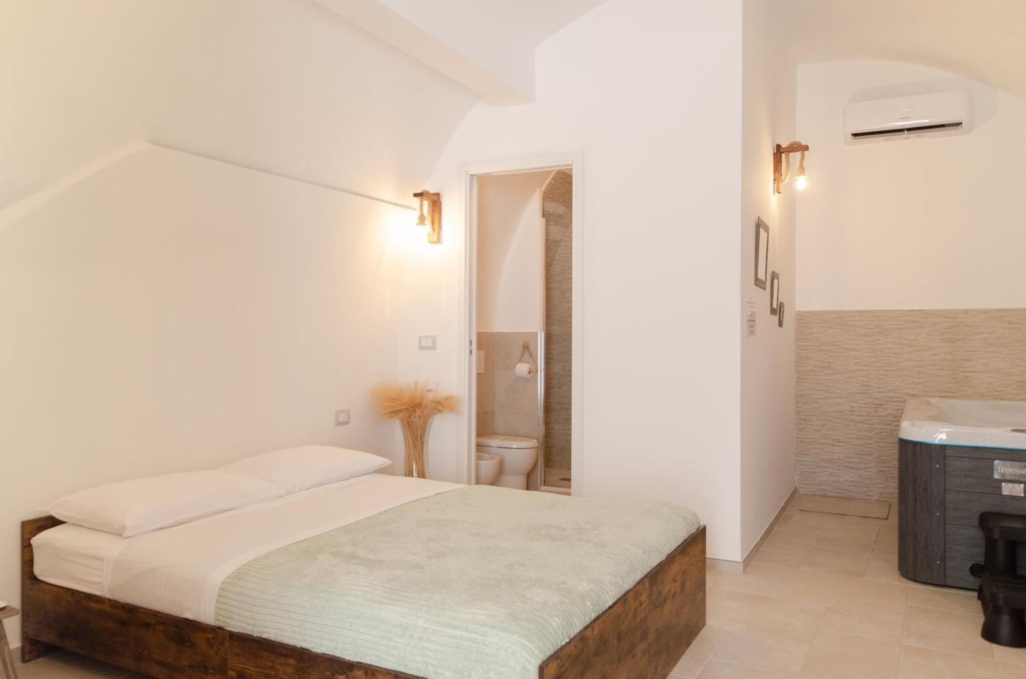 Aca Suite Luxury With Jacuzzi Adelfia 外观 照片