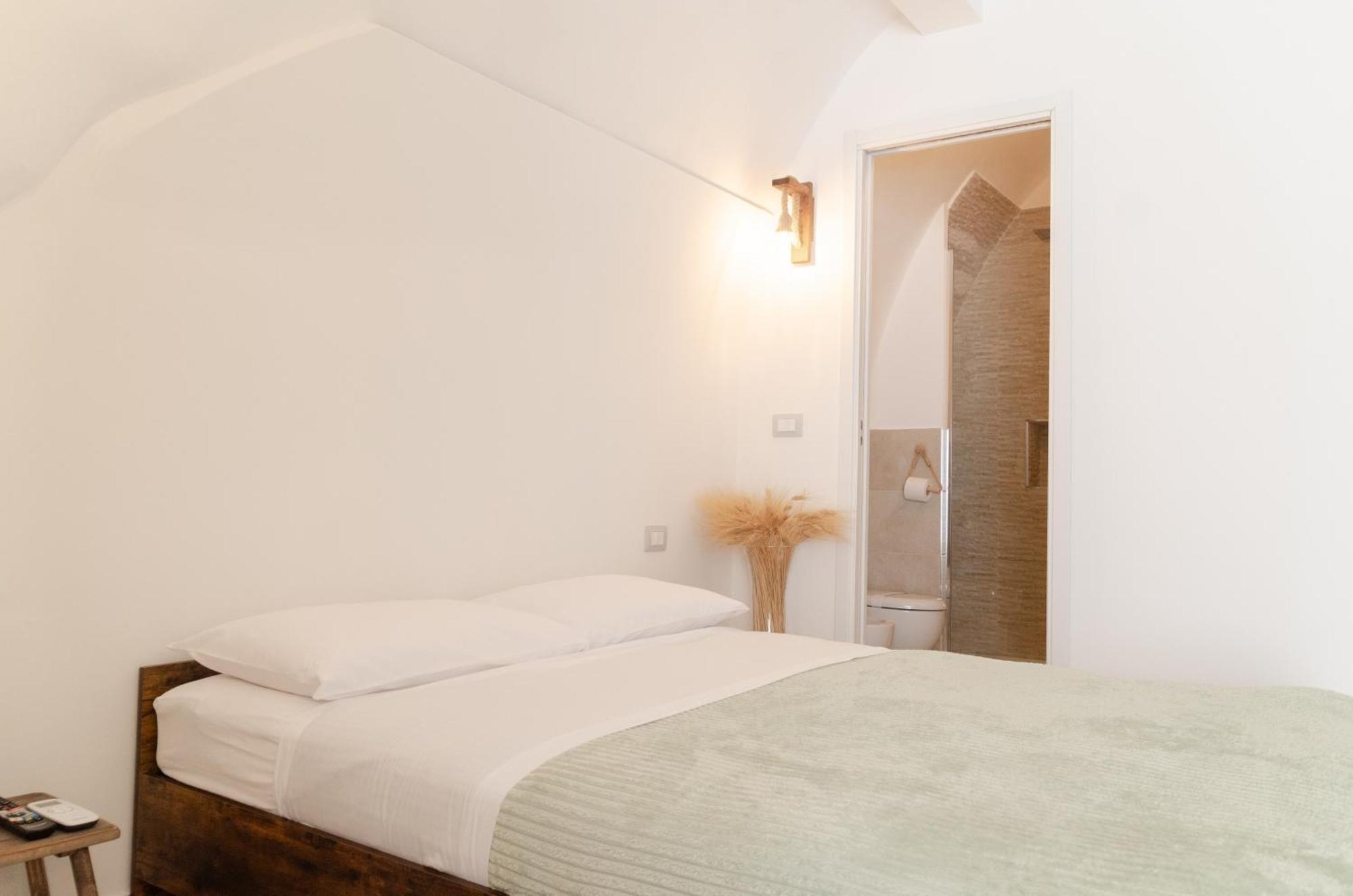 Aca Suite Luxury With Jacuzzi Adelfia 外观 照片