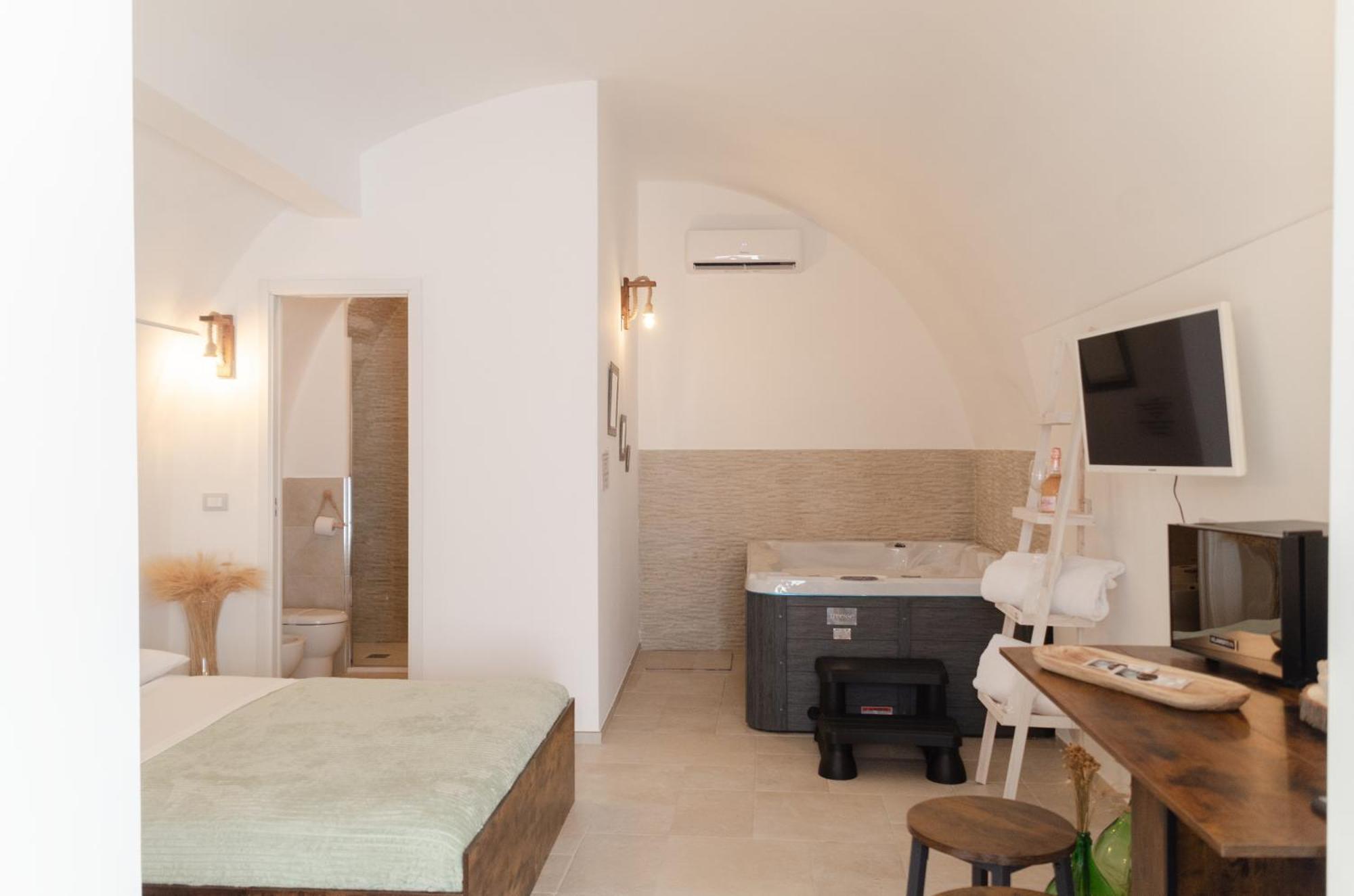 Aca Suite Luxury With Jacuzzi Adelfia 外观 照片